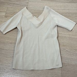 Q2 v neck camel top